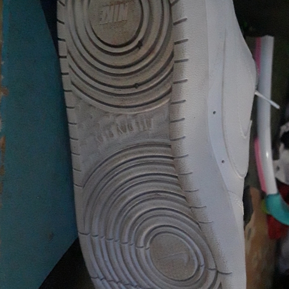 I am selling white nikes air forces - Picture 4 of 5